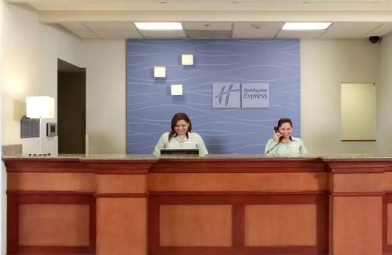 Holiday Inn Express & Suites Monterrey Aeropuerto By Ihg Apodaca Exterior photo