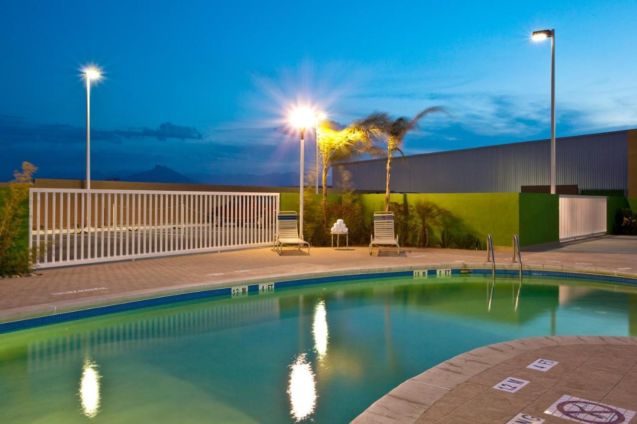 Holiday Inn Express & Suites Monterrey Aeropuerto By Ihg Apodaca Exterior photo